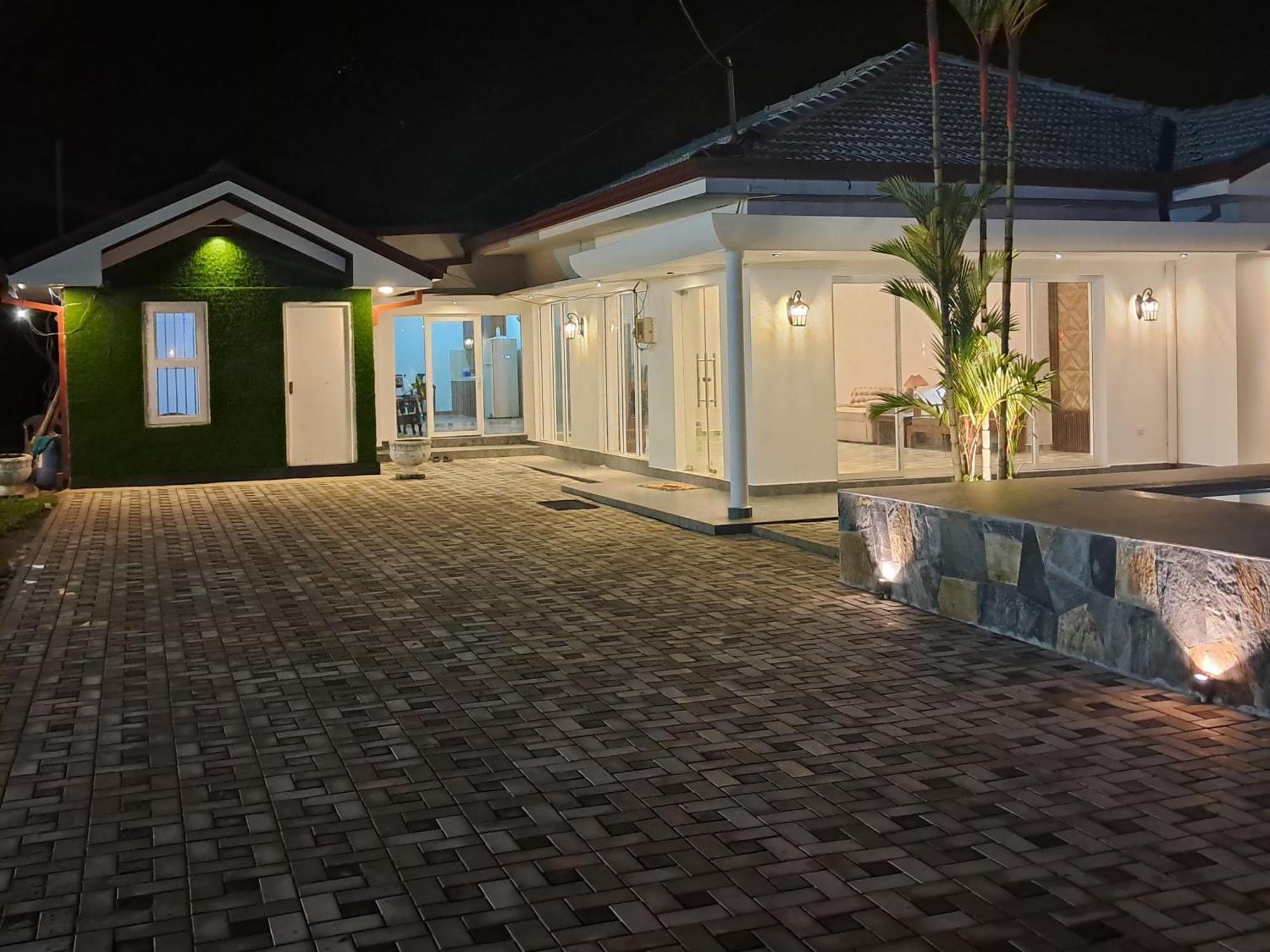 Banco Villa Beruwala Exterior foto